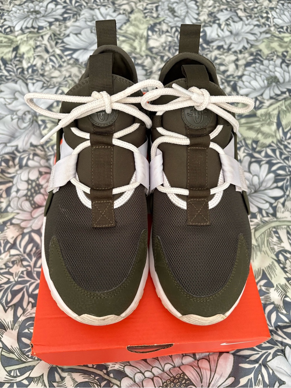 Nike Women's Olive Green and White Athletic Sneakers